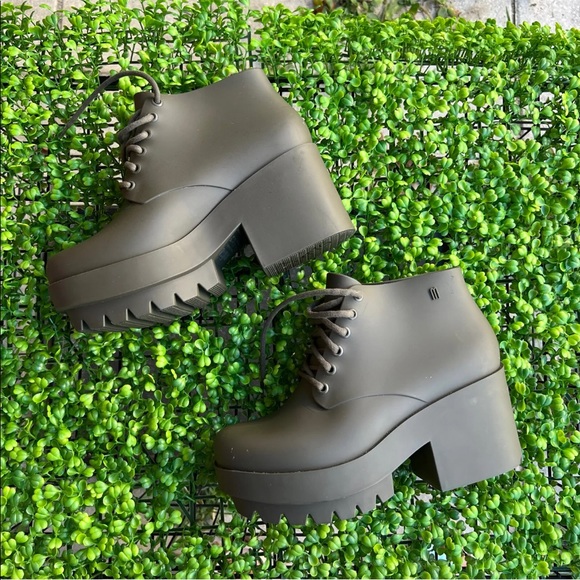 Melissa Essential Platform Boot Women’s Sz 9 - Picture 1 of 6